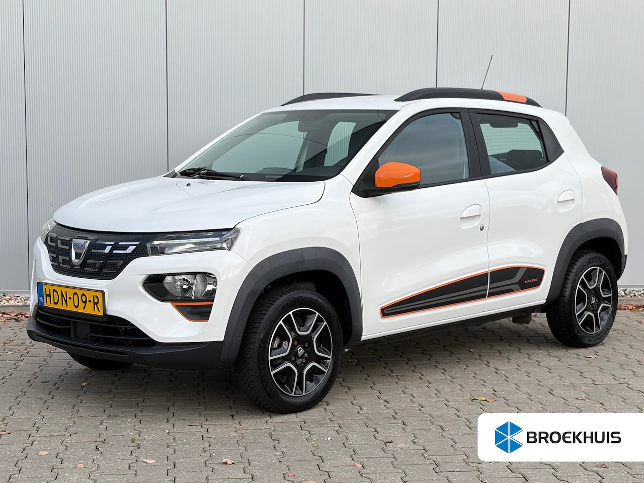 Dacia Spring - Comfort Plus 27kWh | Airco | Bluetooth | Achteruitrijcamera | Navigatie | DAB radio | Kuns - AutoWereld.nl
