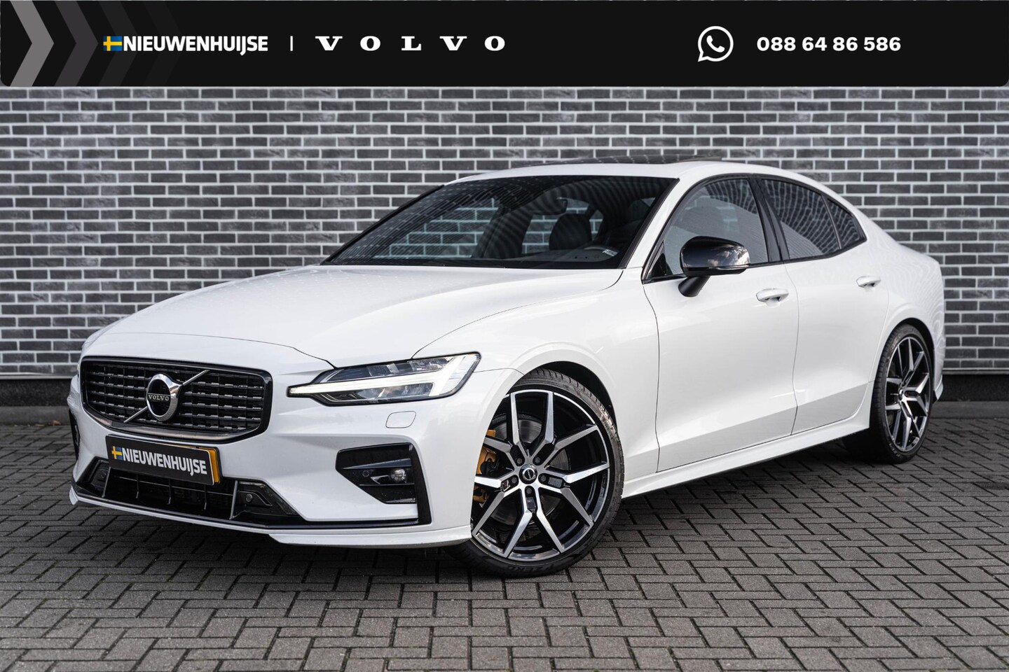 Volvo S60 - 2.0 B5 R-Design | Panoramadak | Harman Kardon Audio | Achteruitrijcamera | Parkeersensoren - AutoWereld.nl
