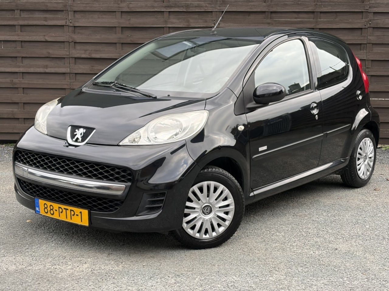 Peugeot 107 - 1.0-12V Millesim 200 / Nw. koppeling / Nw. APK - AutoWereld.nl