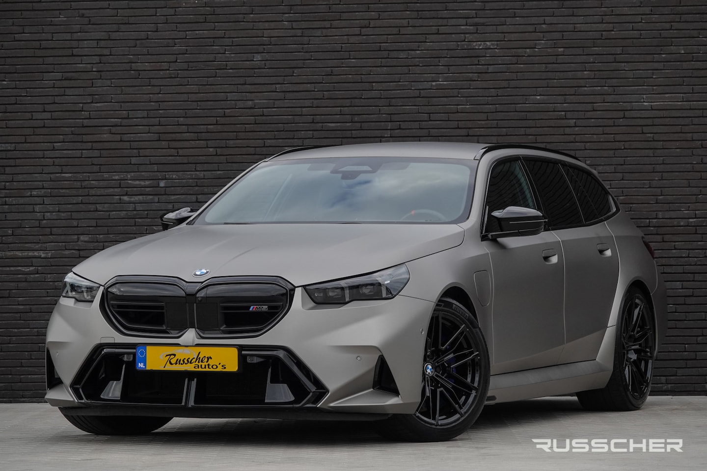 BMW 5-serie Touring - M5 727Pk 4.4L V8 Hybride | M-Drivers Package | Shadowline | Bowers&Wilkins | Matte Grey Al - AutoWereld.nl