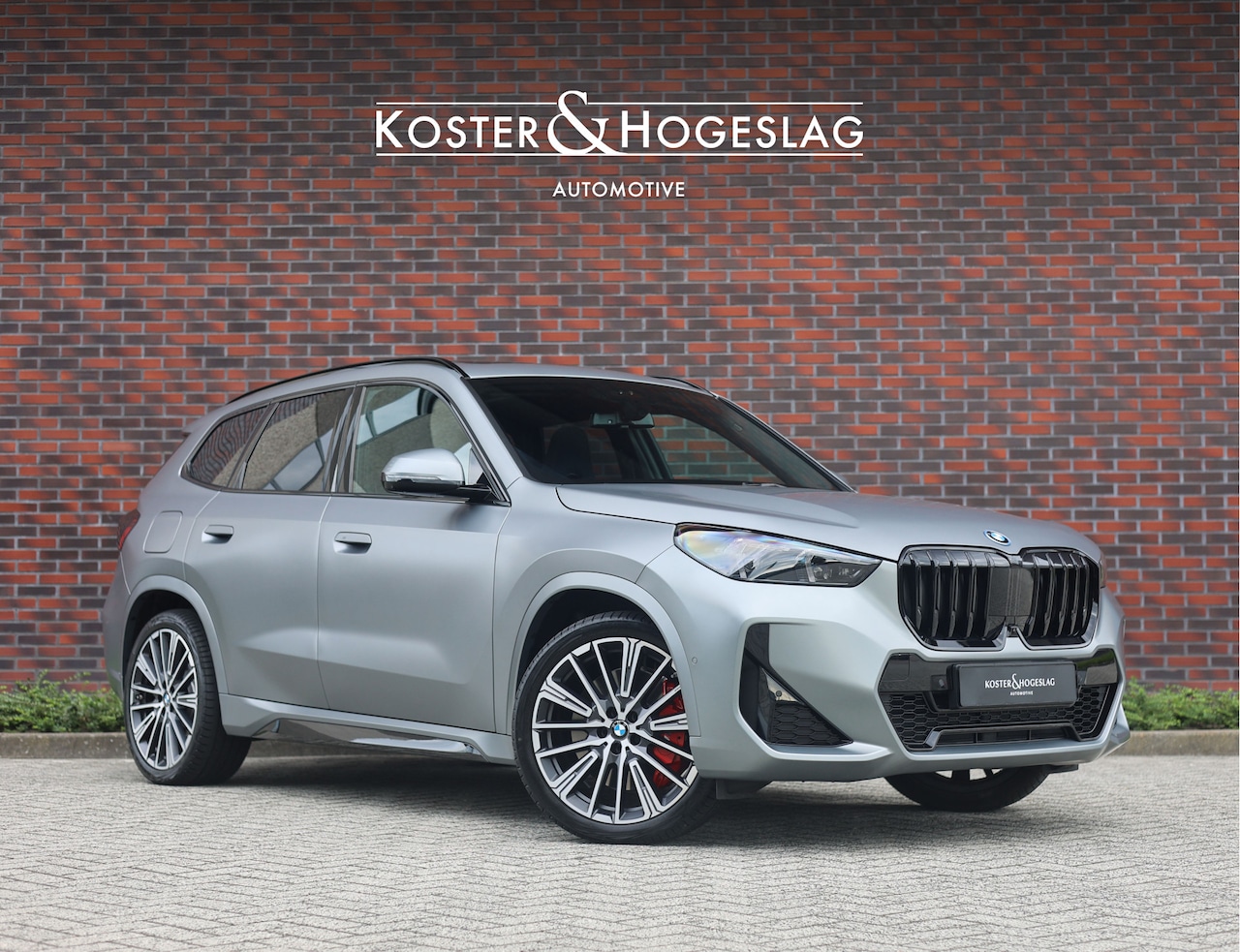 BMW X1 - 30e xDrive | Pano - Trekhaak - HUD - AutoWereld.nl