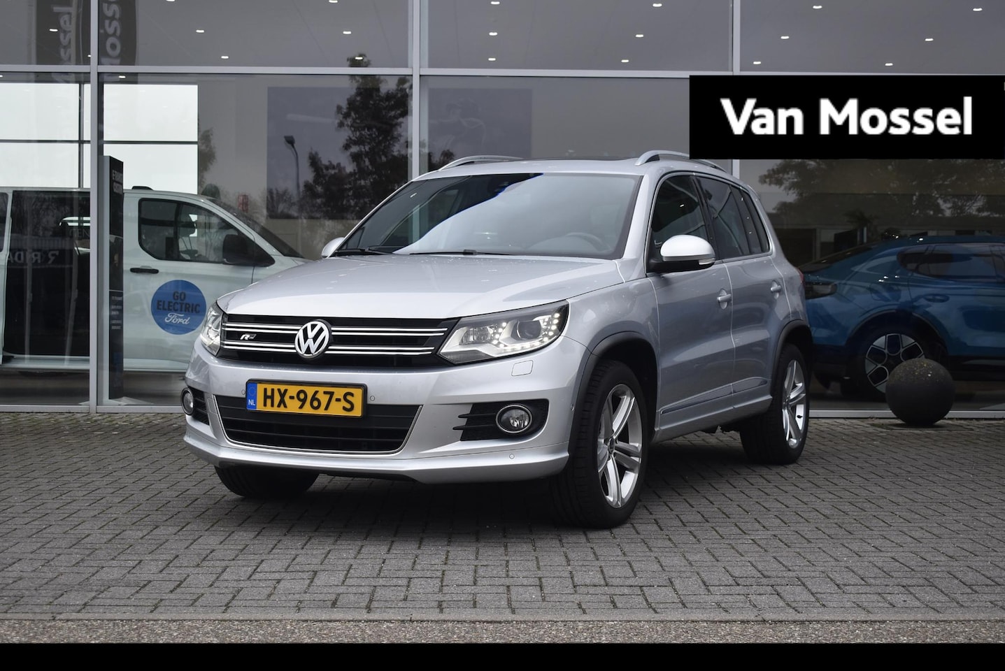 Volkswagen Tiguan - 1.4 TSI R-Line Edition | Climate Control | Cruise Control | Panoramadak | Parkeersensoren - AutoWereld.nl
