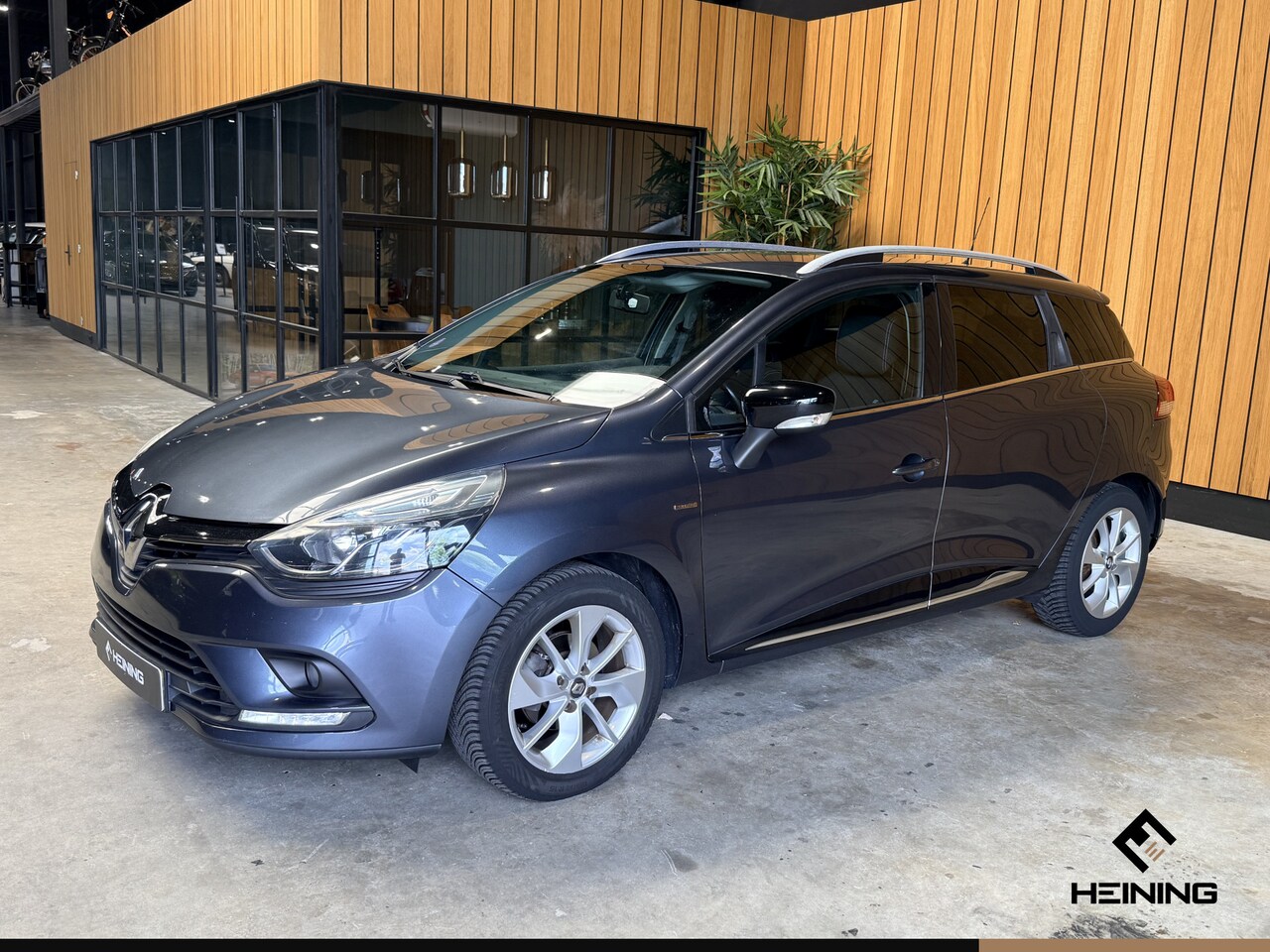 Renault Clio Estate - 0.9 TCe Limited Cruise control. Navi. NAP - AutoWereld.nl