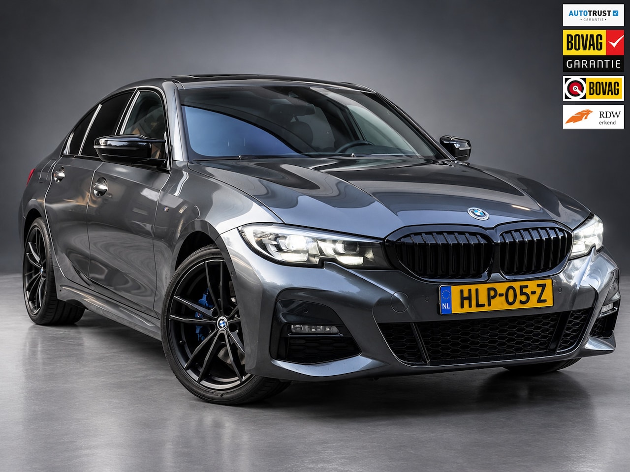 BMW 3-serie - 330e High Executive M-Sport|Luxe Uitvoering|Black pakket|Stuur verwarming|NAP|APK| - AutoWereld.nl