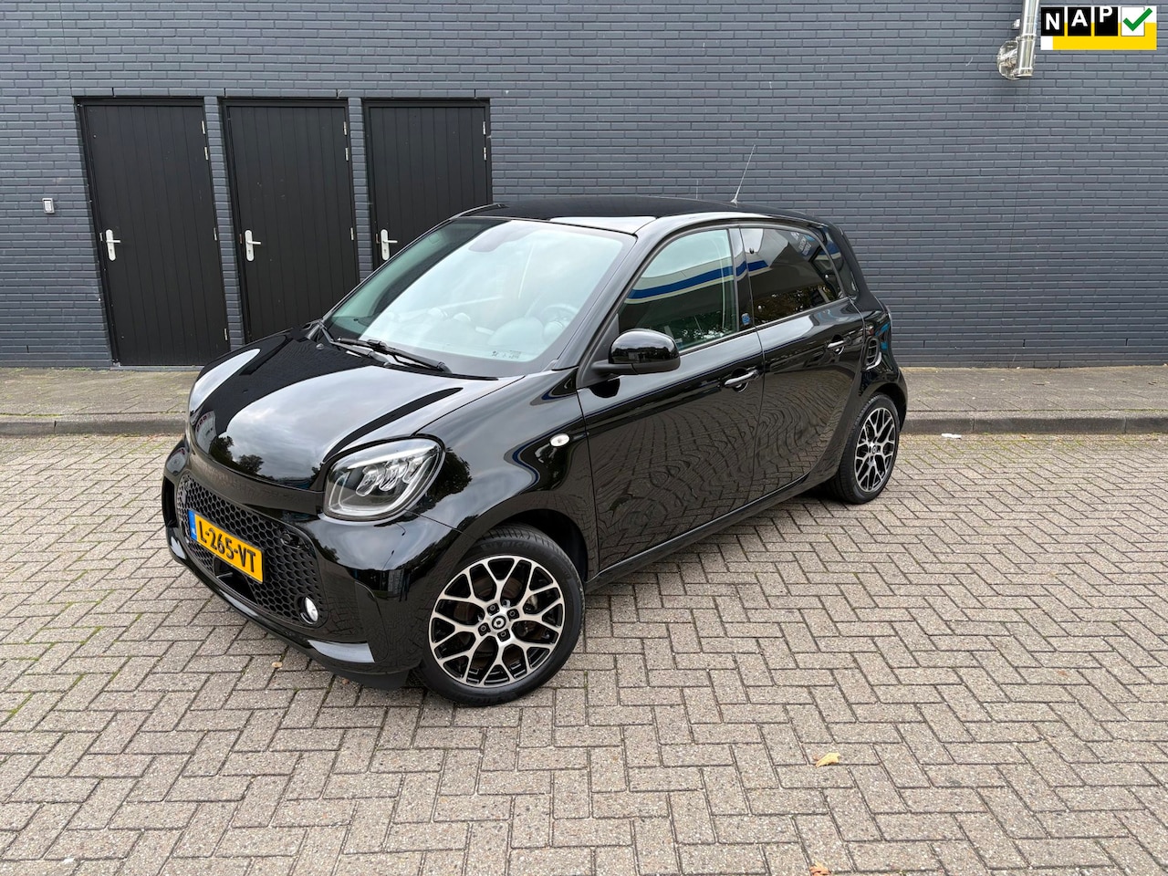 Smart Forfour - EQ Comfort PLUS 18 kWh Pano Leer Camera Carplay - AutoWereld.nl
