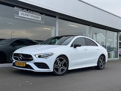 Mercedes-Benz CLA-Klasse - 180 AMG Line automaat . sfeerverlichting , panorama dak , achteruitrijcamera , Apple-carpl