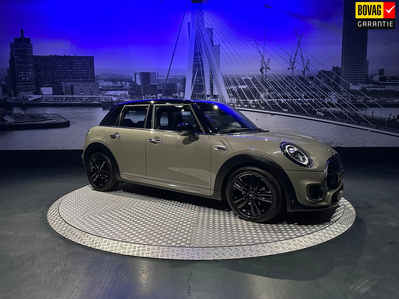 MINI 5-Deurs - 1.5 Cooper 60 Years Edition *JCW-Pakket*LED*Pano*WInterpakket* - AutoWereld.nl