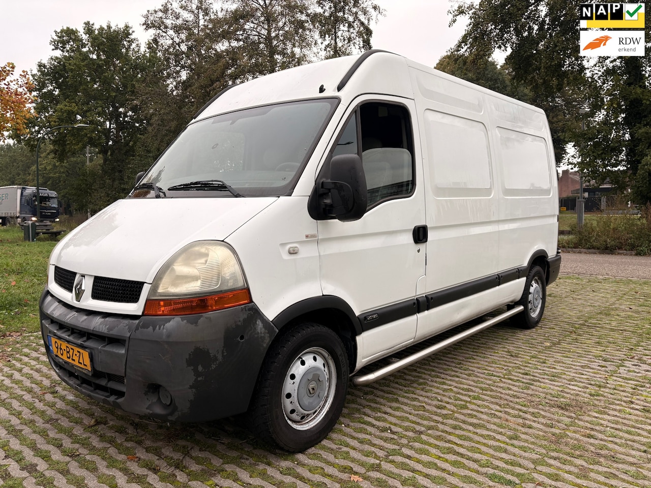 Renault Master - T35 2.5dCi L2H2 - airco - cruise control - AutoWereld.nl