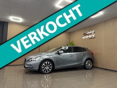 Volvo V40 - 1.5 T3 Dynamic Edition * Automaat / Panoramadak / Camera / Navigatie / NL Auto