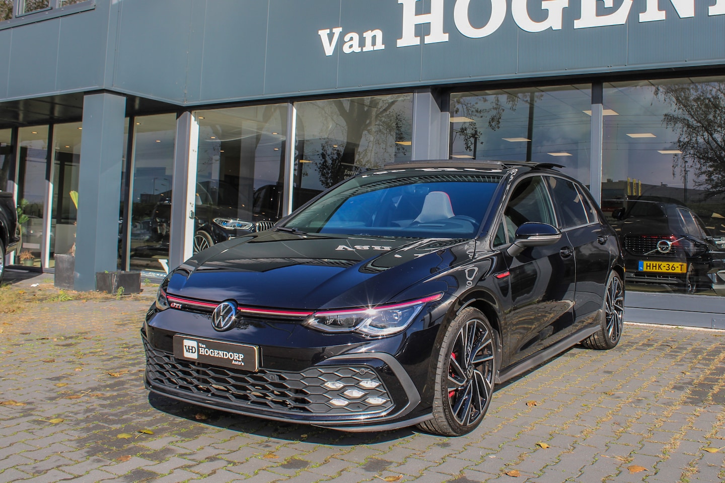 Volkswagen Golf - 2.0 TSI GTI PANO HUD H&K MATRIX CAMERA - AutoWereld.nl