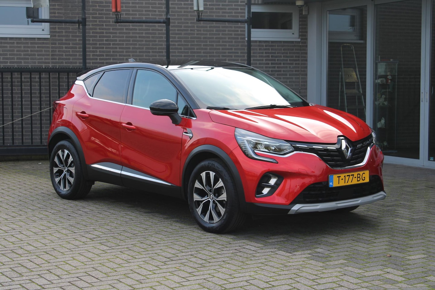 Renault Captur - 1.3 mild hybrid 140 techno Led/Camera/Dealer onderhoud!! - AutoWereld.nl