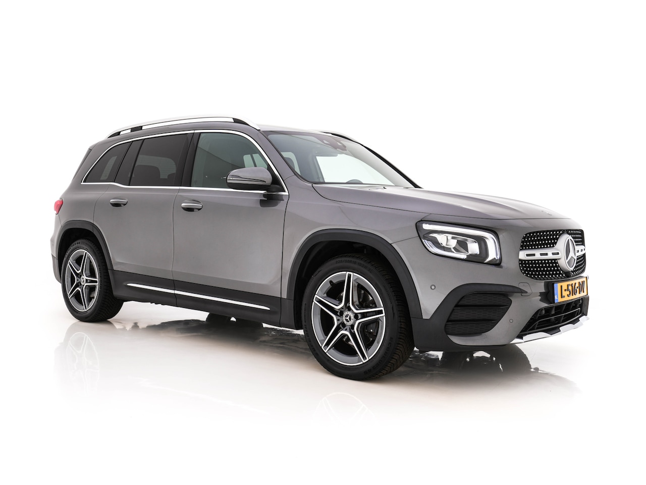 Mercedes-Benz GLB - 180 d Premium Plus (INCL. BTW) *AUT | TOWBAR | LEATHER-MICROFIBRE | FULL-LED | AMBIENTLIGH - AutoWereld.nl