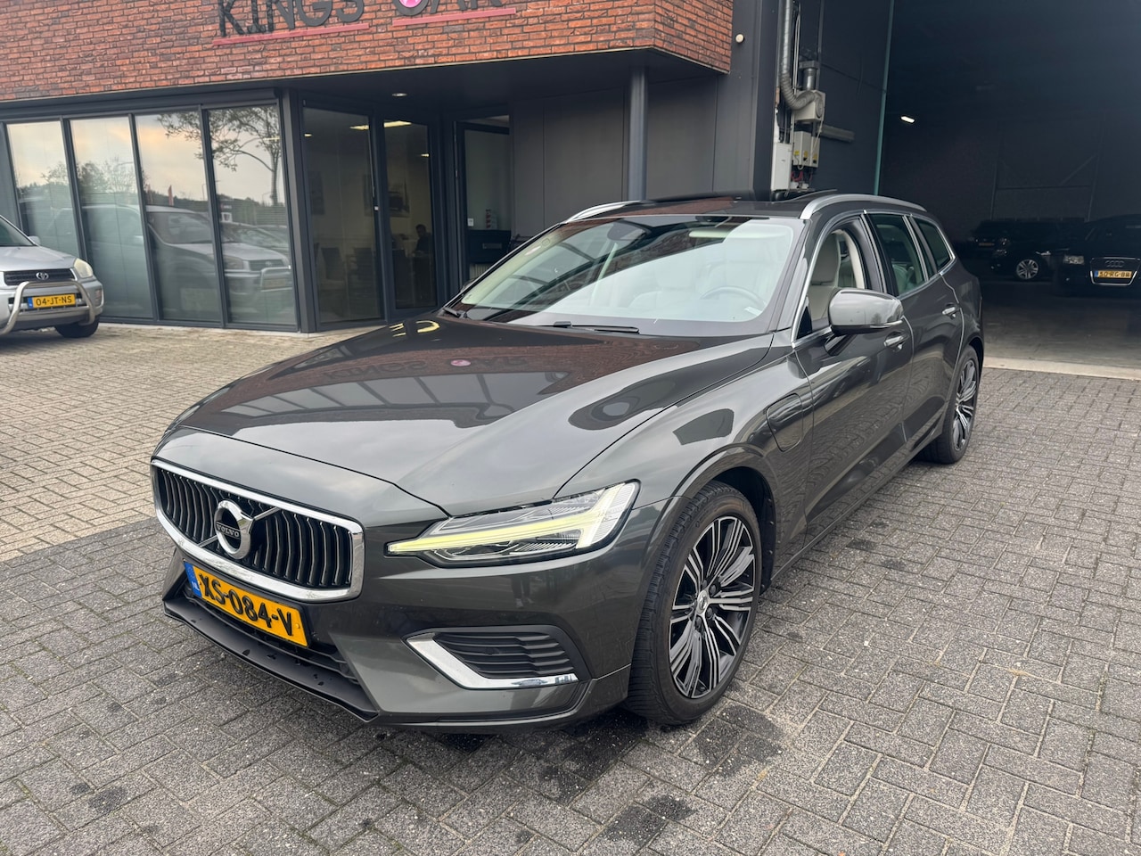 Volvo V60 - 2.0 T8 AWD Inscription PANO MEMORY CRUISE NIEUWE APK ORIG NL NAP - AutoWereld.nl