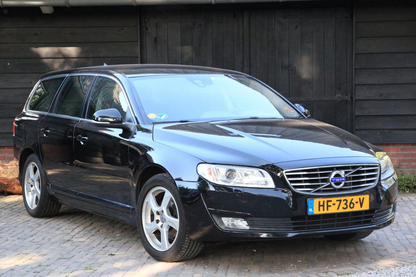 Volvo V70 - 2.0 D3 Classic Edition Xenon/Parkeersensor/Navigatie/Trekhaak - AutoWereld.nl