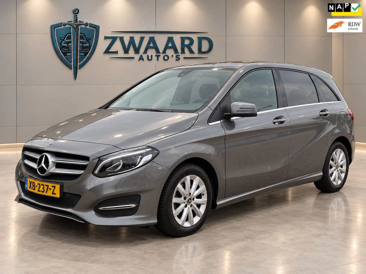 Mercedes-Benz B-klasse - 180 Ambition l Airco l LED l Navi l Volledig Dealer Onderhouden l - AutoWereld.nl