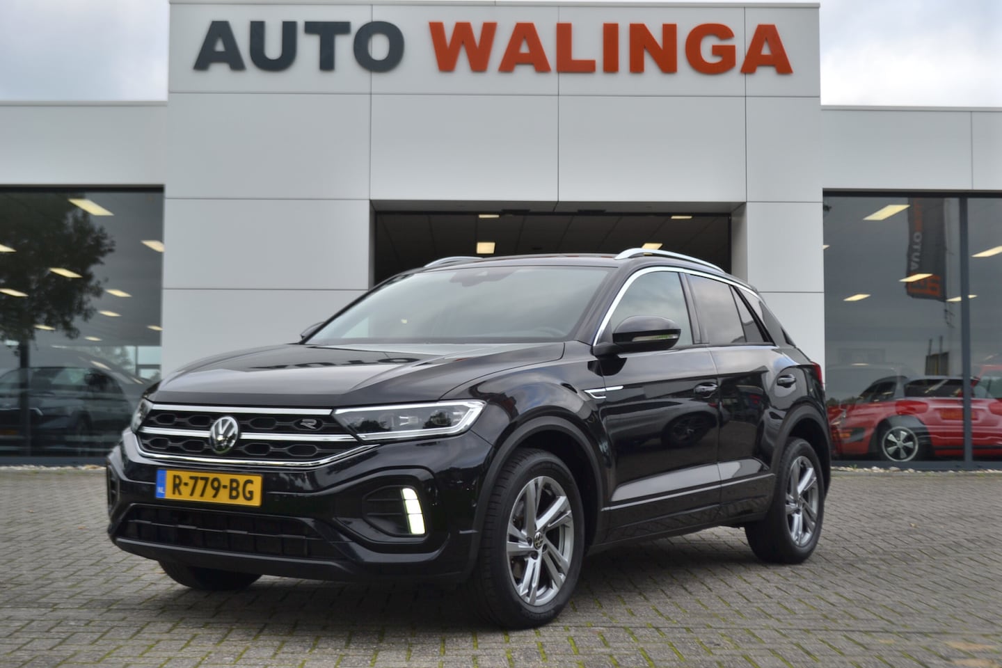 Volkswagen T-Roc - 1.5 TSI R-Line Facelift Camera | Matrix Koplamp | Adap. Cruise. | Stoelverwarming | - AutoWereld.nl
