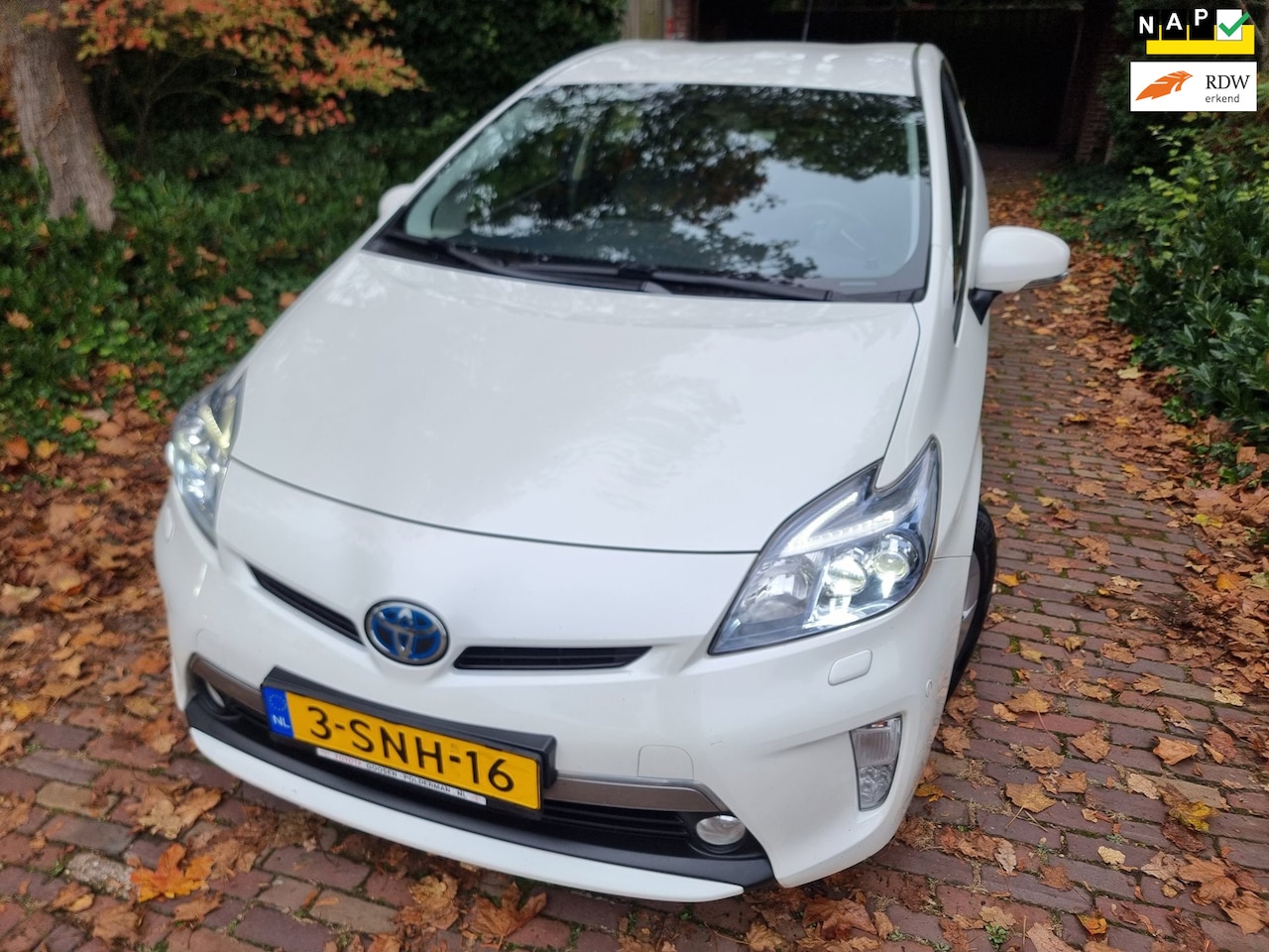 Toyota Prius - 1.8 Plug-in Executive Business Xenon/Leer/JBL - AutoWereld.nl