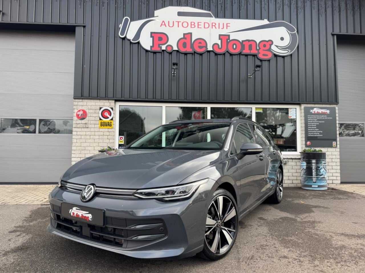 Volkswagen Golf - 8.5 1.5 eTSI LIFE DSG ACC Wegklapbare Trekhaak Stoel/stuurverw. Nieuw model! - AutoWereld.nl