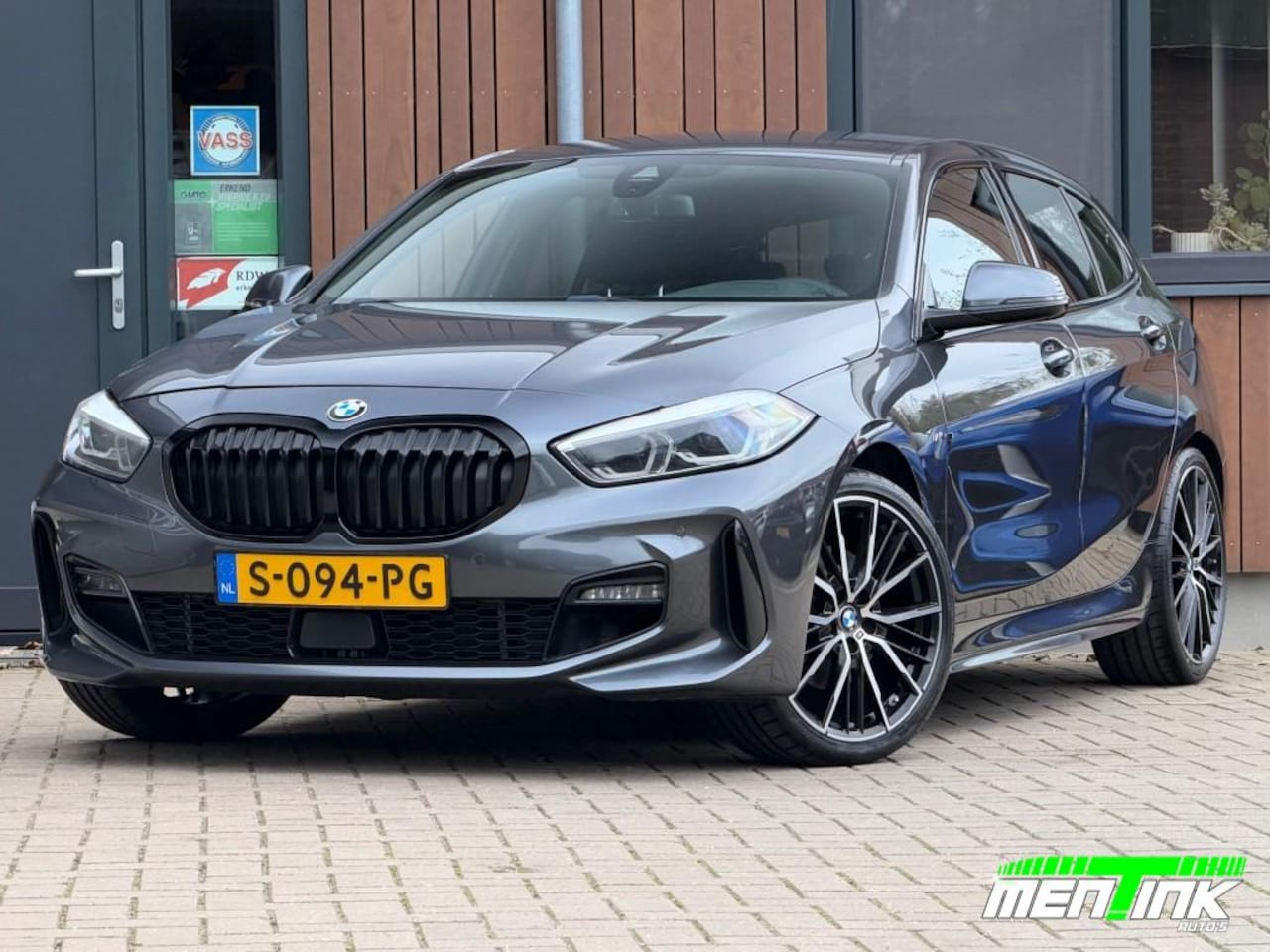 BMW 1-serie - 118I HIGH EXEC M-Sport Aut. Stoelver. Head-up - AutoWereld.nl