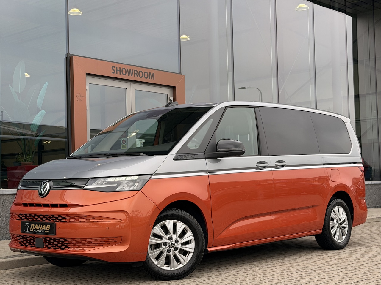 Volkswagen Multivan - 1.4 eHybrid L2H1 7 Persoons | ACC | DAB | Standkachel | Apple Carplay | Panorama | - AutoWereld.nl