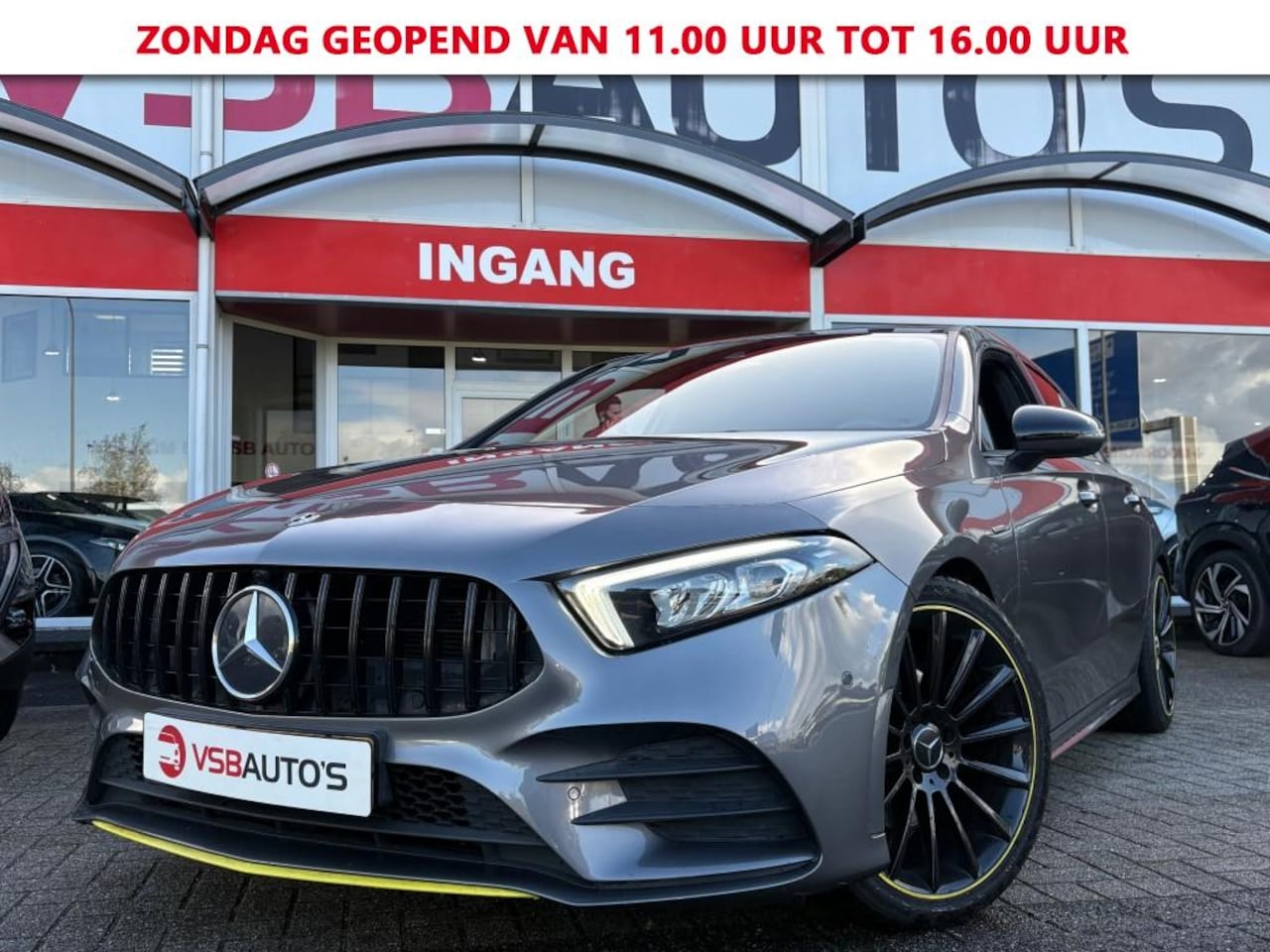 Mercedes-Benz A-klasse - A 200 AUT. 163PK PREMIUM PLUS AMG-EDITION  PANO-DAK NAVI SFEERVERLICHTING STOELVERWARMING - AutoWereld.nl