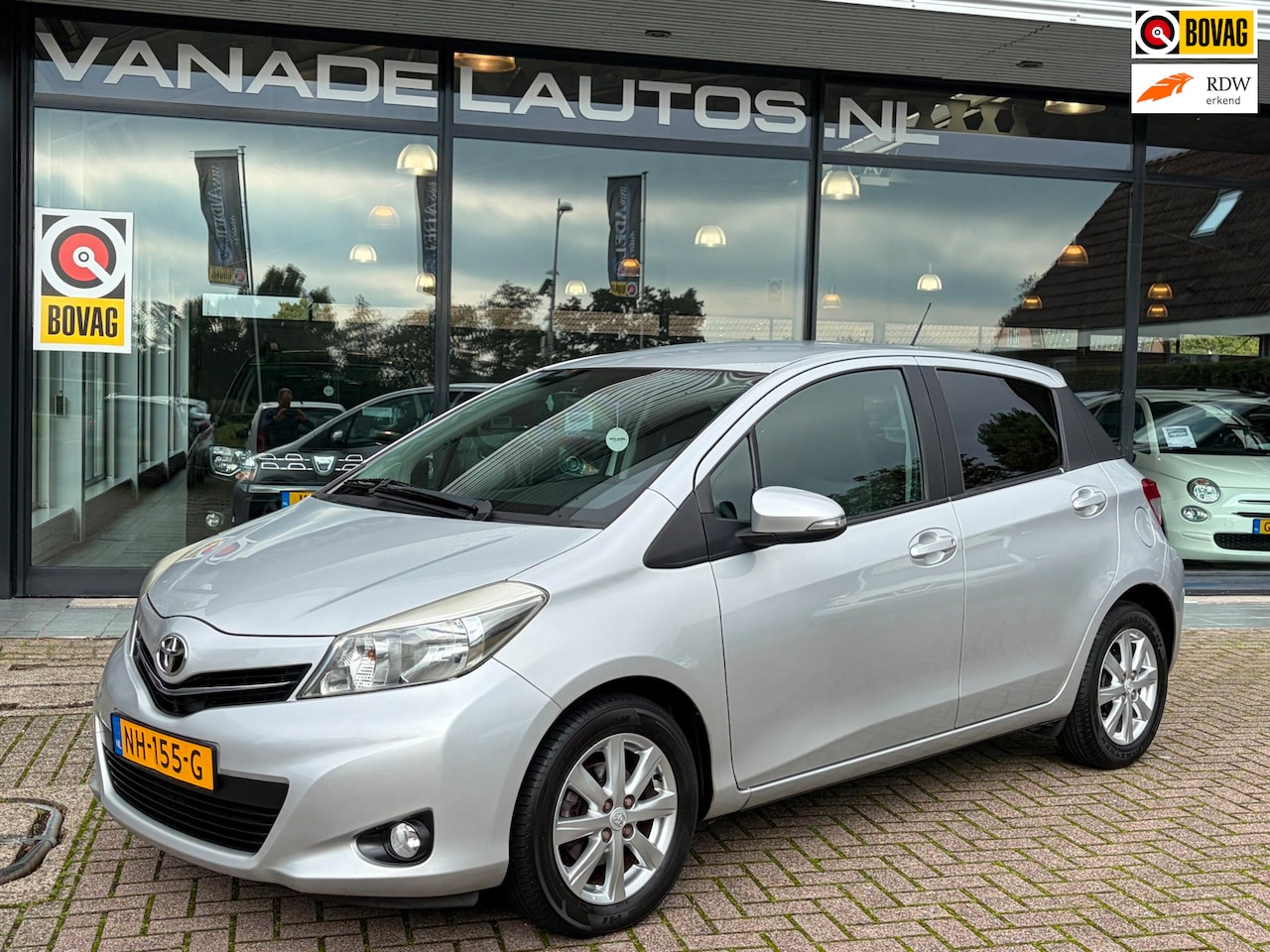 Toyota Yaris - 1.3 VVT-i Now 5Drs Airco Camera LM-Velgen Dealeronderhouden! - AutoWereld.nl