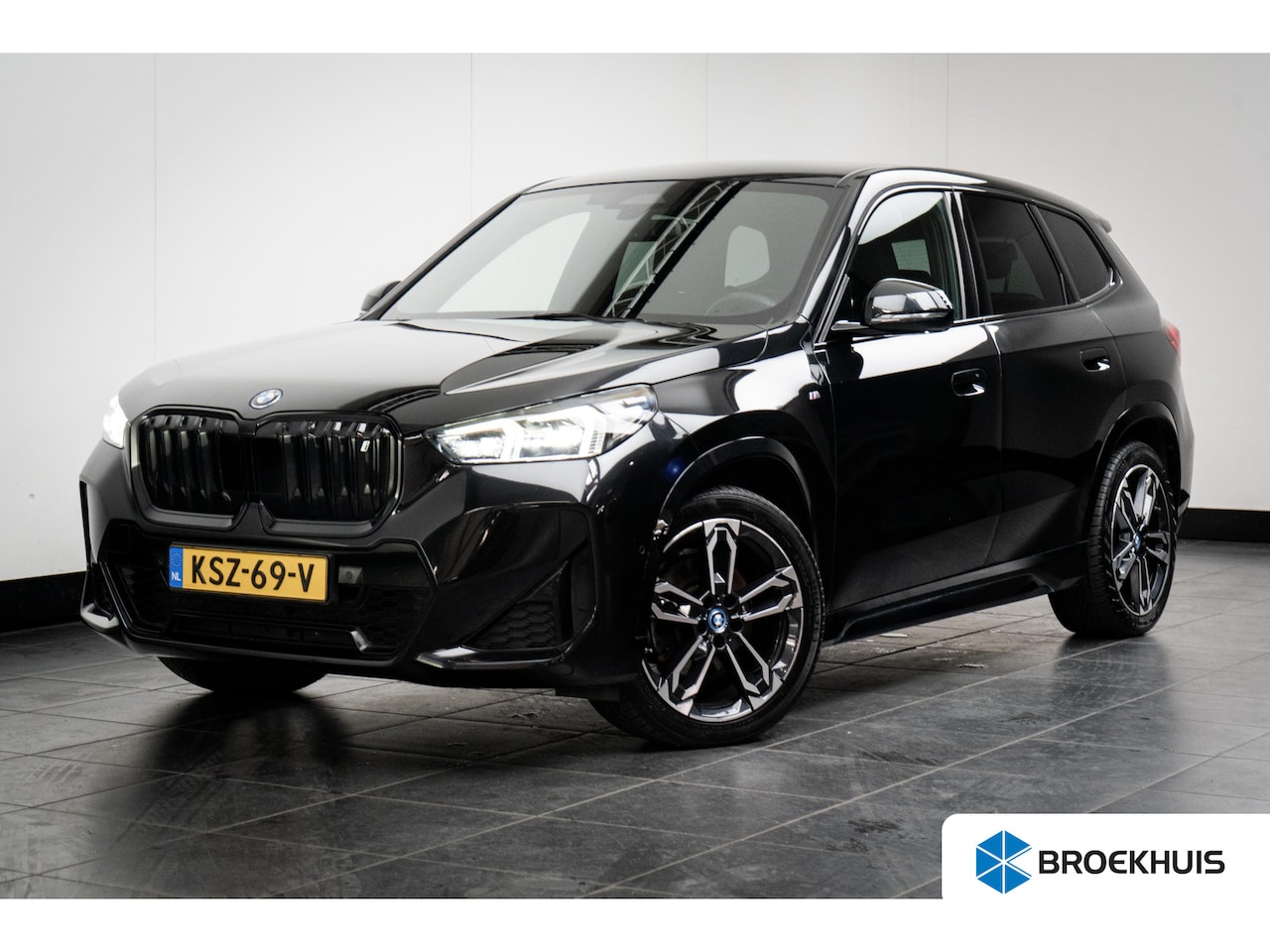 BMW iX1 - xDrive30 67 kWh M Sport Edition 313PK | M- Sport | Stoel+Stuurwielverwarming | Camer Achte - AutoWereld.nl