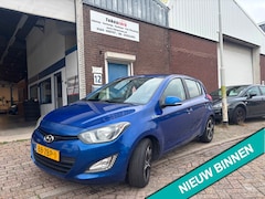 Hyundai i20 - 1.2i i-Motion JAAR APK &AIRCO & NAP&NIEUWE KOPPELING