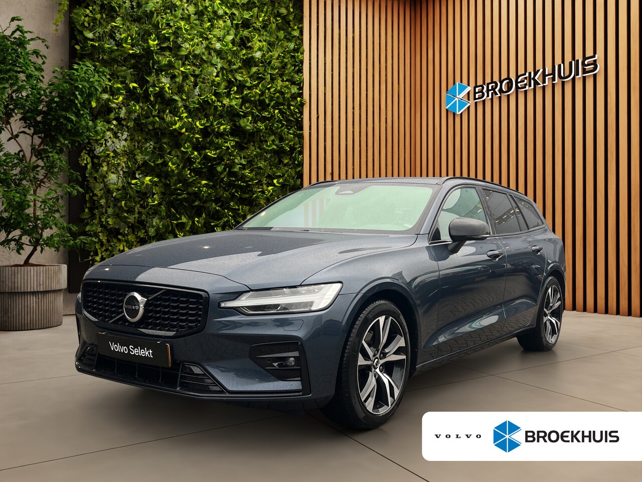 Volvo V60 - 2.0 B4 Plus Dark | Panoramadak | Stuur/stoelverwarming | Memory | Pilot Assist - AutoWereld.nl