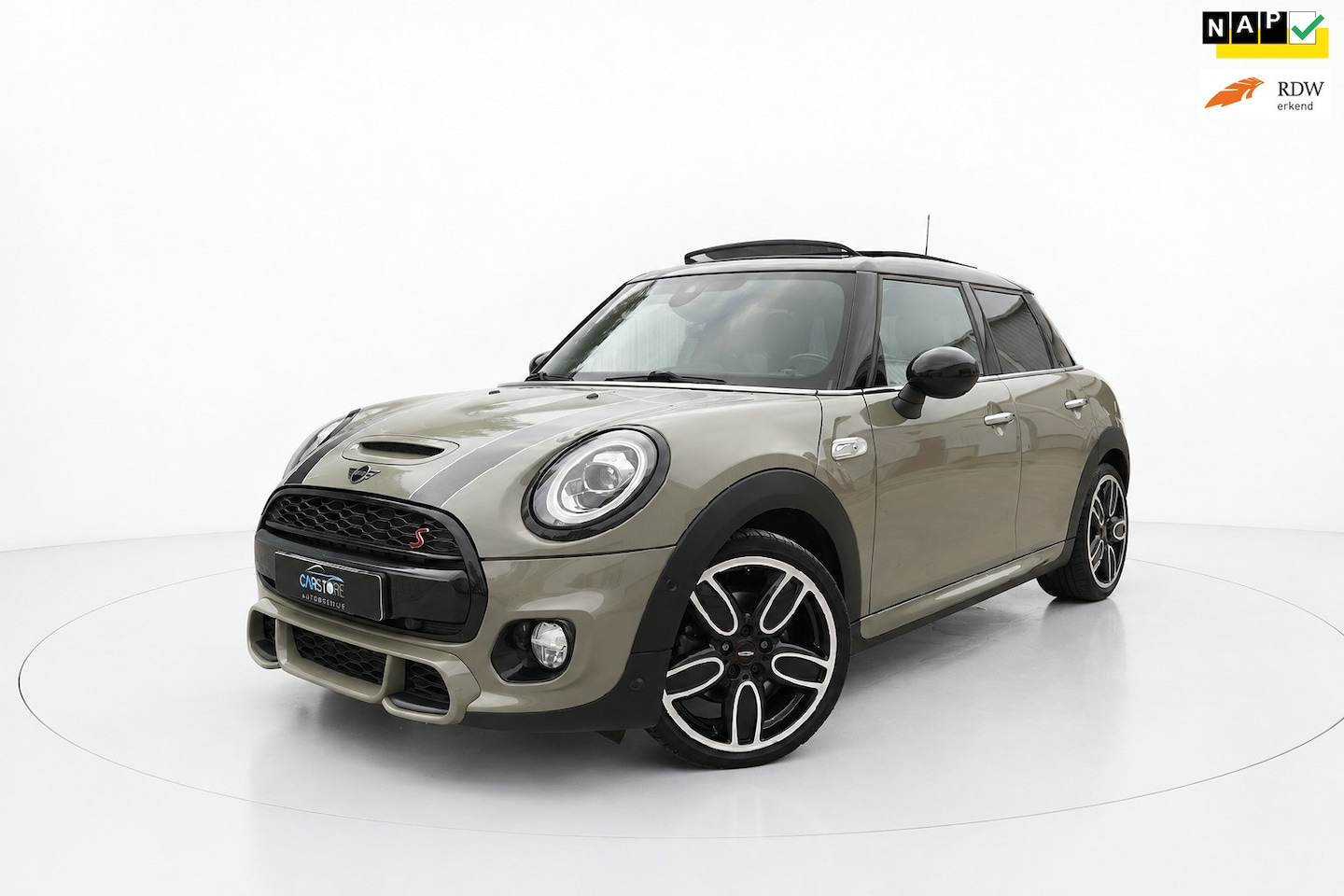 MINI 5-Deurs - 2.0 Cooper S JCW PAKKET PANO SFEER CAMERA NAP - AutoWereld.nl