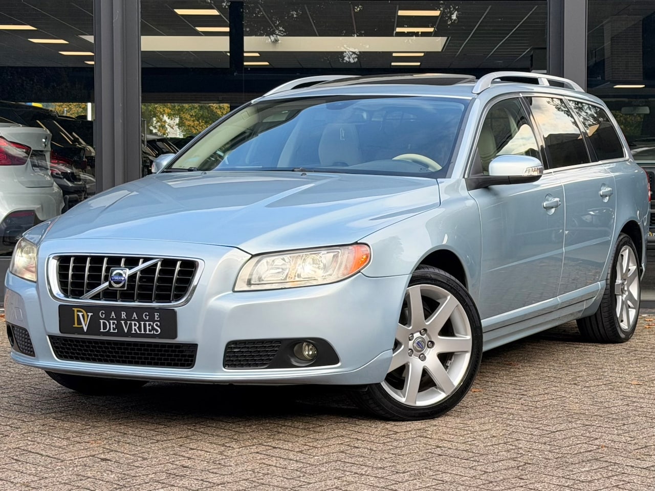 Volvo V70 - 3.2 Summum Schuifdak Memory Cruise Trekhaak Xenon Garantie - AutoWereld.nl