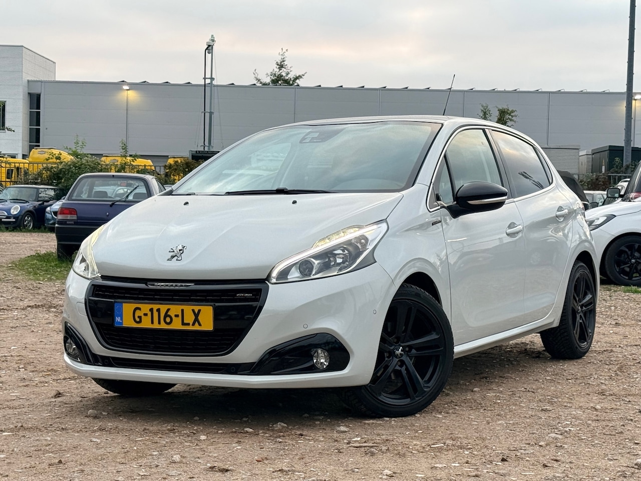 Peugeot 208 - 1.2 PureTech Première/AUTOMAAT/LED - AutoWereld.nl