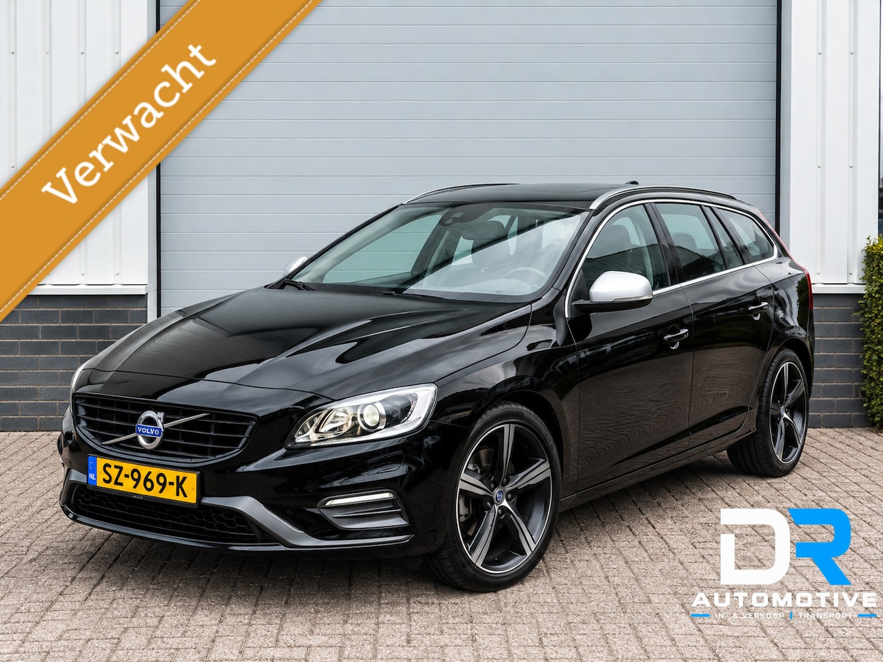 Volvo V60 - 2.0 T4 Business Sport R-Design|ALCANTARA|STOELVERW|TREKHAAK|1E EIGENAAR - AutoWereld.nl