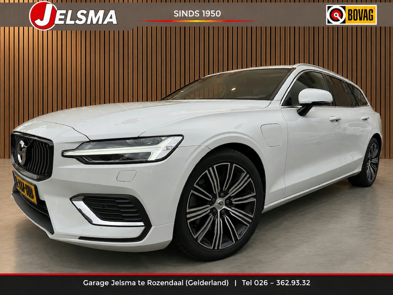 Volvo V60 - T6 Recharge AWD Inscription, SOH 82% | Pano | Trekhaak | Camera - AutoWereld.nl
