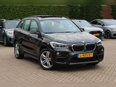 BMW X1 - sDrive18i / Panoramadak / Leder / Parkeerhulp V+A / Navigatie / 17'' / Stoelverwarming / C