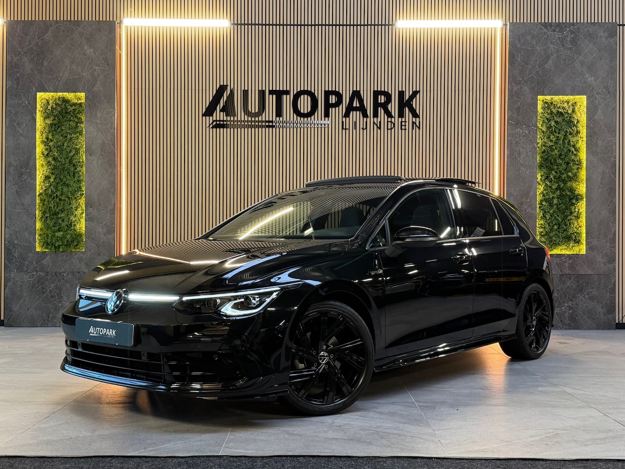 Volkswagen Golf - 1.5 eTSI 3X R-Line PANO|HARMAN KARDON|IQ LIGHTS|KEYLESS|DEALER ONDERHOUDEN|NIGHTPAKKET|SFE - AutoWereld.nl