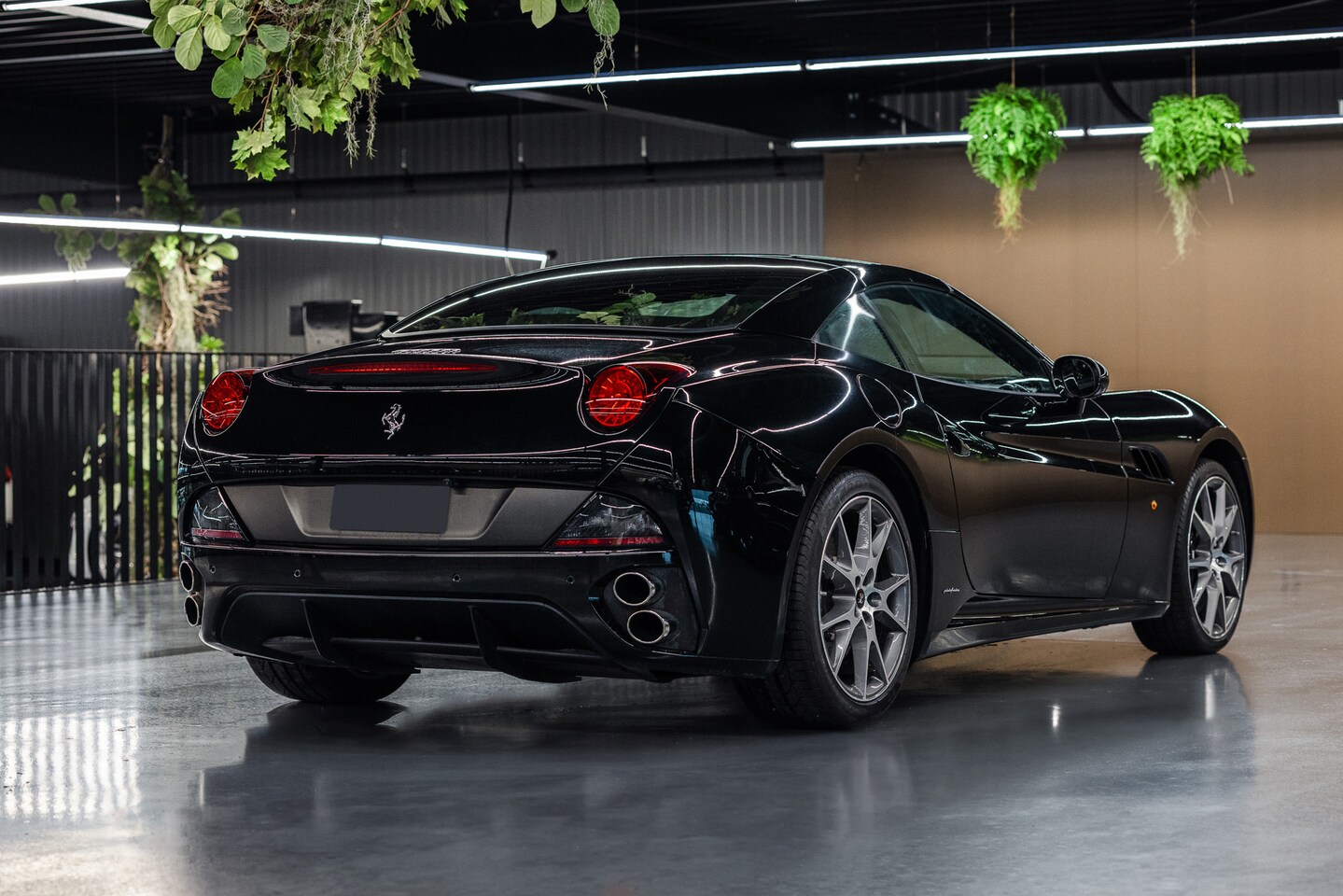 Ferrari California - 4.3 V8 Btw auto, (€ 123.925,62 Ex B.T.W) A1 Conditie Carbon - AutoWereld.nl