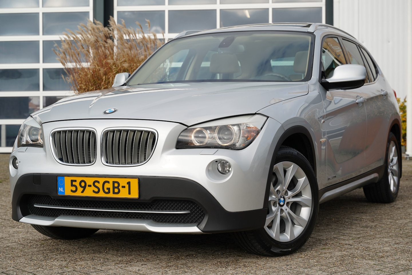 BMW X1 - sDrive20i Business 184pk | M Sportpakket | Bi-xenon koplampen | Cruise control | Lederen b - AutoWereld.nl