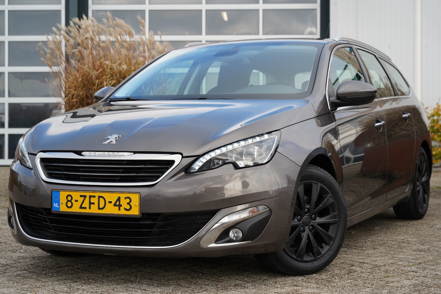 Peugeot 308 SW - 1.2 PureTech Allure 130pk | Achteruitrijcamera | Bluetooth | Cruise Control | Isofix beves - AutoWereld.nl