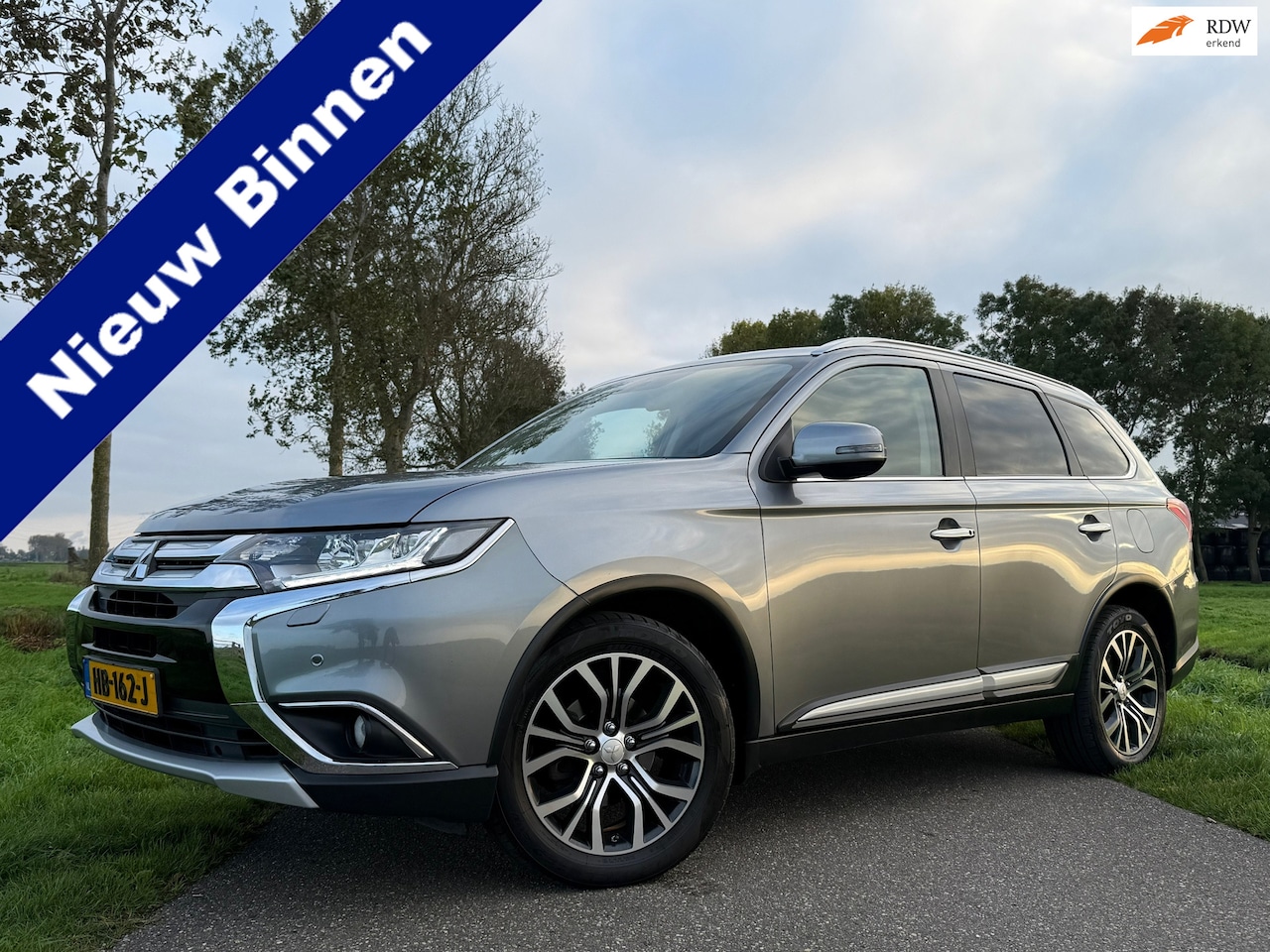 Mitsubishi Outlander - 2.0 Instyle 4WD Automaat | 7 Persoons | Leder | Schuif-/Kanteldak | Camera | Trekhaak | Xe - AutoWereld.nl