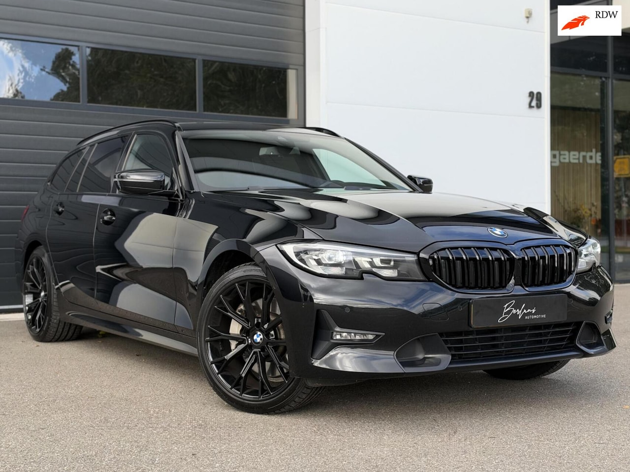 BMW 3-serie Touring - 330e xDrive Sportline M SOH 94%|Trekhaak - AutoWereld.nl