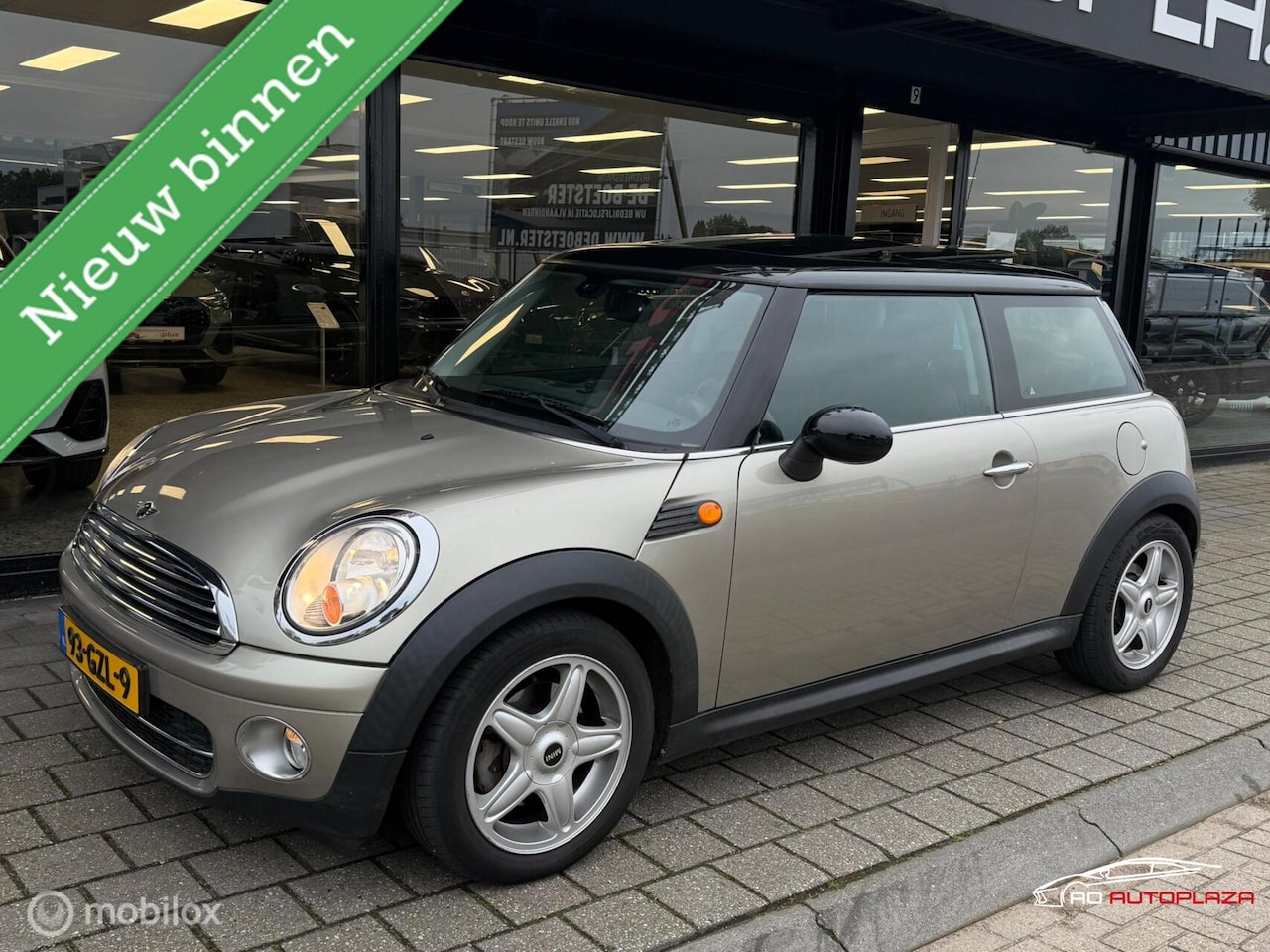 MINI 3-Deurs - 1.6 Cooper D Chili Panorama/Automaat/Unieke NAP kmstand - AutoWereld.nl