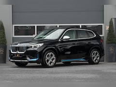 BMW iX1 - xDrive30 67 kWh |Pano|DAB|Camera|Sfeerverlichting