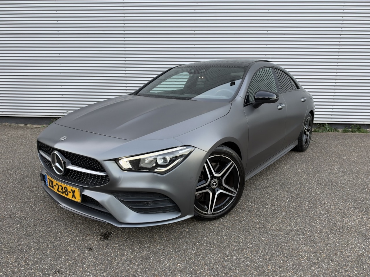 Mercedes-Benz CLA-Klasse - 200 Bus. Sol. AMG NAP PANO Sfeer Dealer OH Stoelverwarming Camera - AutoWereld.nl