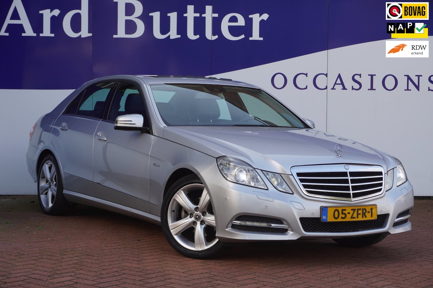 Mercedes-Benz E-klasse - 200 CGI Business Class Avantgarde+Xenon+Navigatie+Schuif-dak+Leder+18"lmv + NIEUWE DISTRIB - AutoWereld.nl