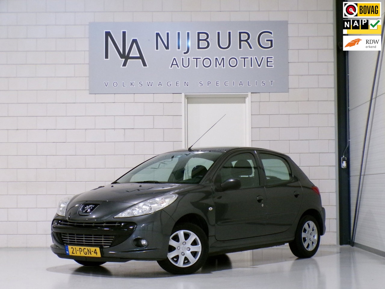 Peugeot 206 - 1.4 XS "Origineel NL!" Trekhaak Bluetooth Airco Garantie 4-seizoenen banden Nieuwe-APK ! Z - AutoWereld.nl