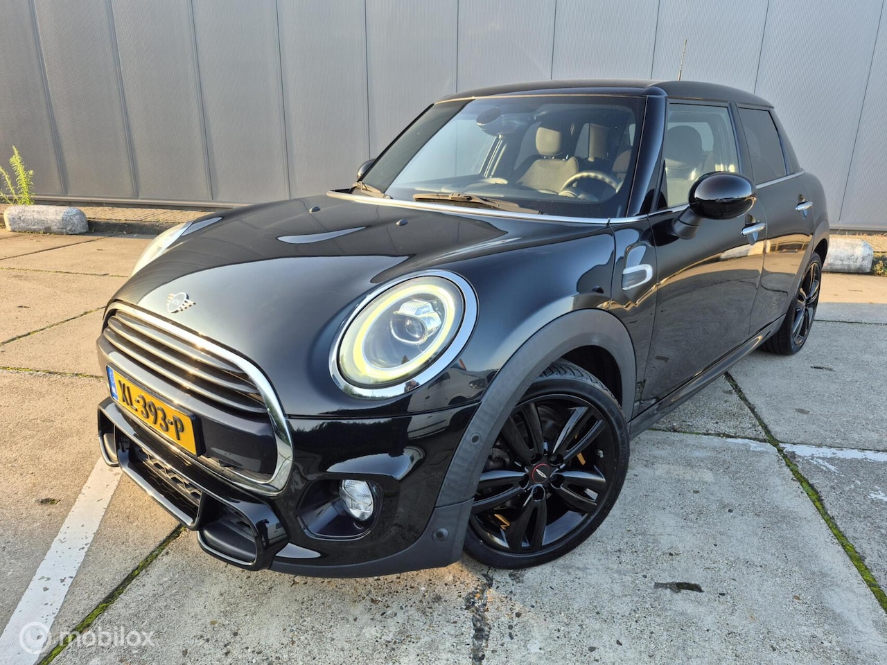 MINI 5-Deurs - 1.5 Cooper JCW Pakket / NAP / Dealer onderhouden - AutoWereld.nl