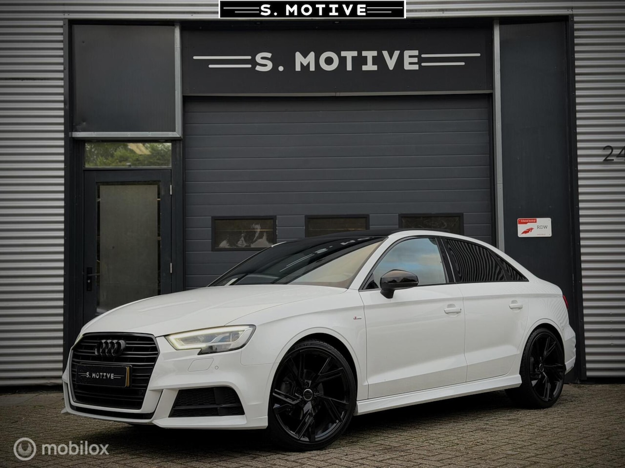 Audi A3 Limousine - 35 TFSI Sport S-Line, Pano, Stoelvwr, Automaat - AutoWereld.nl