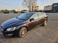 Volvo V60 - 2.4 D6 AWD Plug-In Hybrid Summum