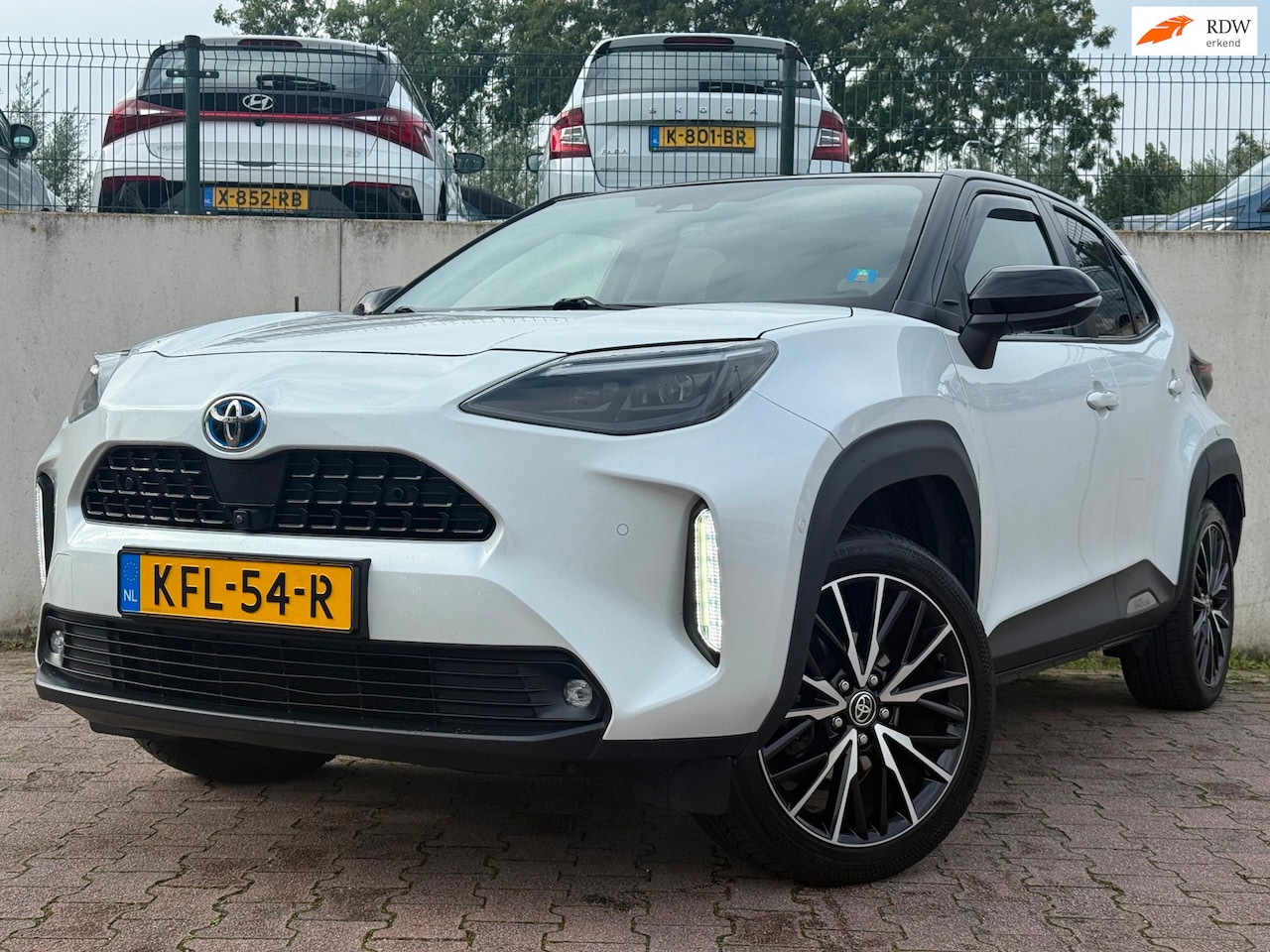 Toyota Yaris Cross - 1.5 Hybrid /ADVENTURE/4X4/PANO/HEADUP DISPLAY/STUUR EN STOEL VERWARMING/HYBRIDE GARANTIE/R - AutoWereld.nl